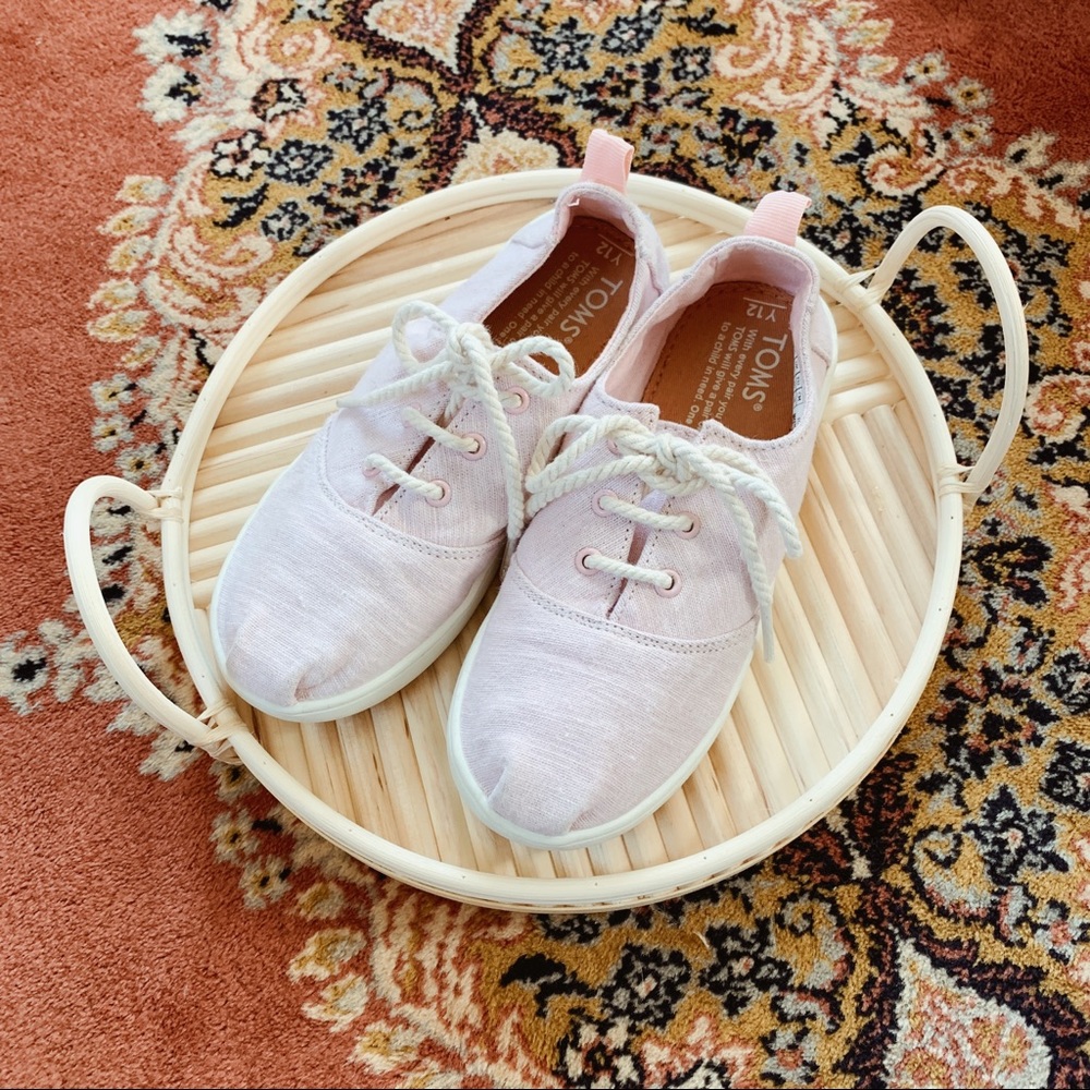 TOMS lace up cordones